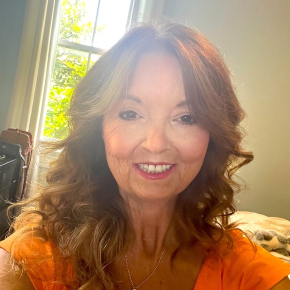 Meet your Posher, Cheryl - Picture 2 of 6